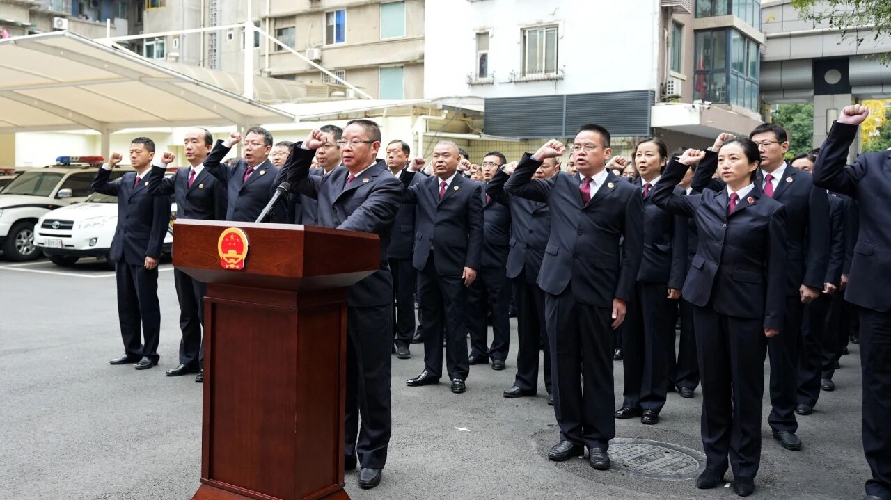 成铁检察机关举行宪法宣誓仪式